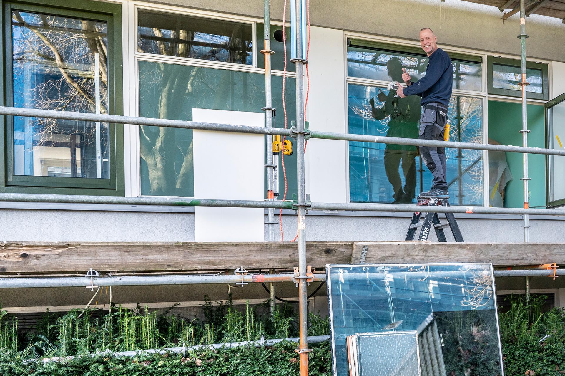 In het Haagse complex Catharinaland renoveert en verduurzaamt woningcorporatie Staedion 144 woningen