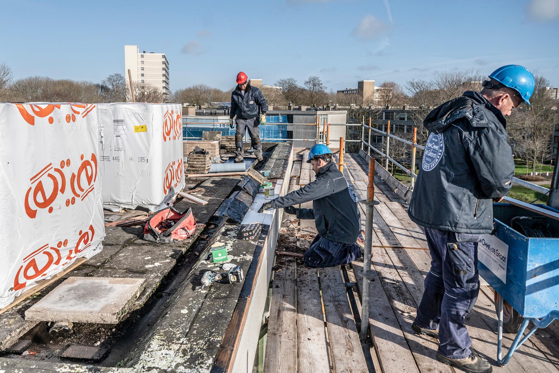In het Haagse complex Catharinaland renoveert en verduurzaamt woningcorporatie Staedion 144 woningen