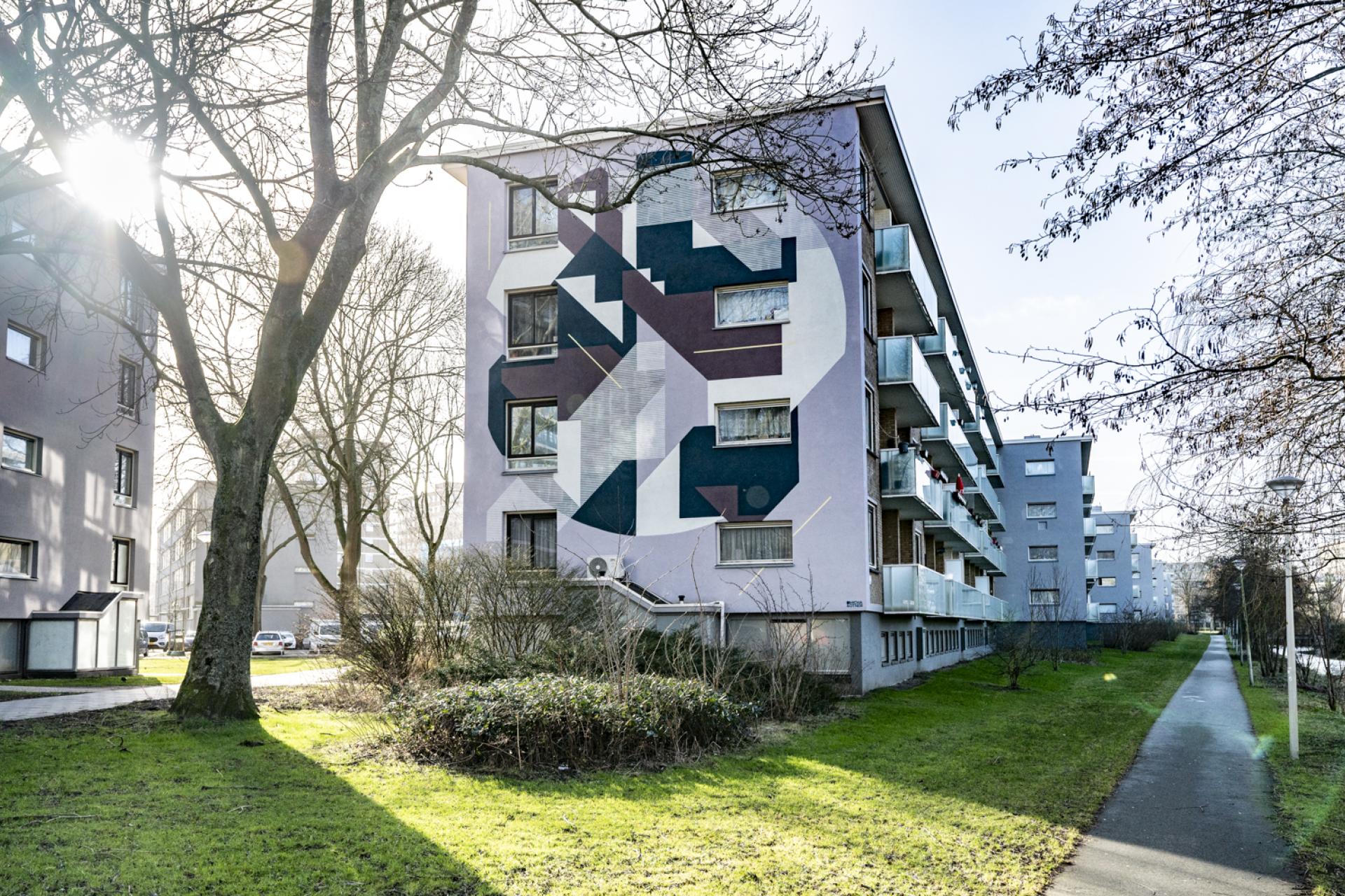 In het Haagse complex Catharinaland renoveert en verduurzaamt woningcorporatie Staedion 144 woningen