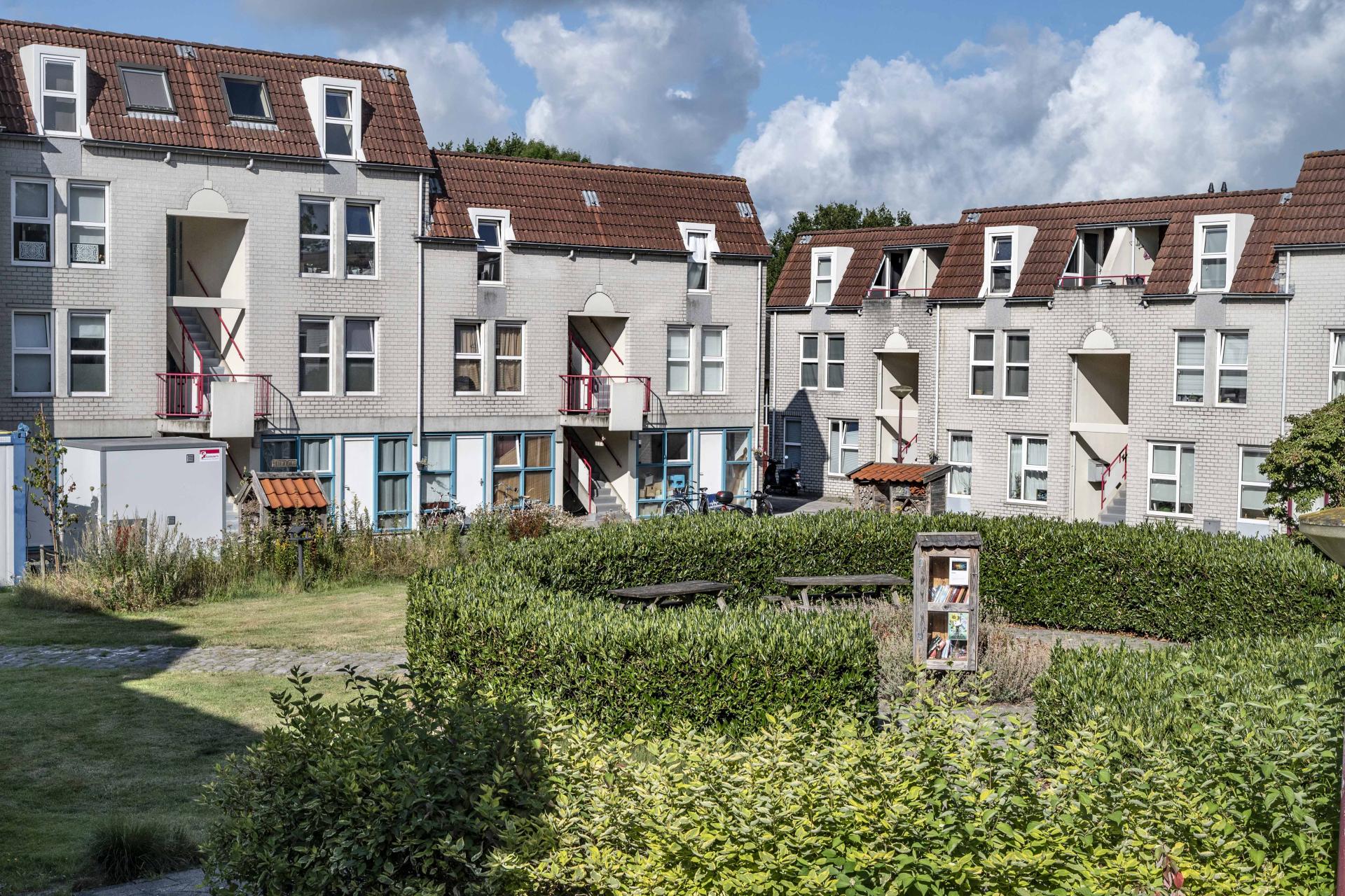 Aan een parkje gelegen appartementen.